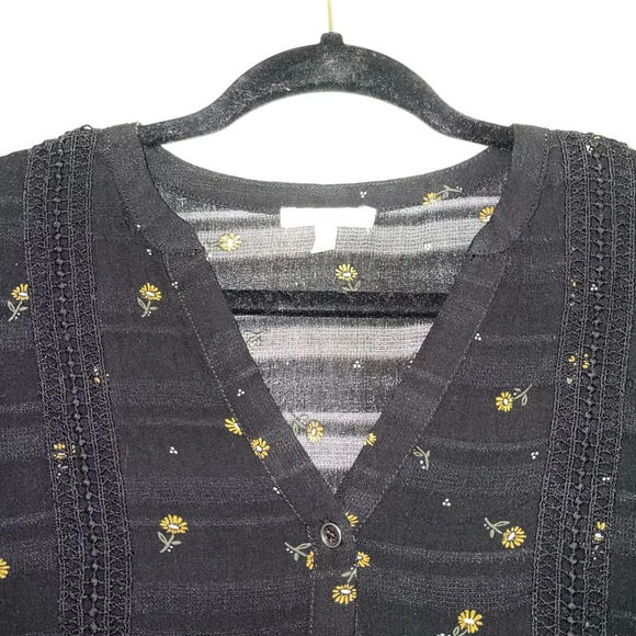Maurices Black & Yellow Ditsy Floral Print Lace Popover Blouse Medium Women’s - Picture 2 of 12